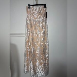 Lulu's Elegant beige and white Floral Maxi dress size M new with tag